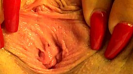 i'm this tanned petite with conical tits getting close-ups