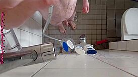 geiles pissen in der dusche