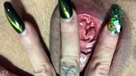 年轻18岁辣妹扣逼尖叫还搞出肛门大洞