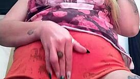 Loira casada se exibe na camera com fetiche