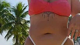 Estou Gravando Vídeo Na Praia E Provocar Os Machos