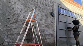 超辣邻居找借口户外猛操她