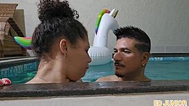 Atriz Ninfomaniaca Fudendo Na Piscina Com Ator