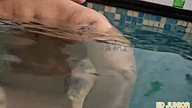 淫荡女星泳池里跟男优狂干