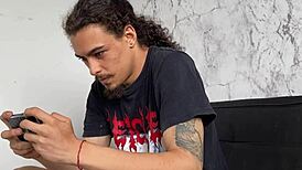 �PORQUE EL AMIGO DE MI NOVIO PONE SU PENE EN MI BOCA QUE HACES VIKTOR