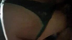 Le Pago a Una Chica para Que Me Haga Una Mamada en el Coche y Se Traga Mi Leche