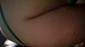 Le Pago a Una Chica para Que Me Haga Una Mamada en el Coche y Se Traga Mi Leche