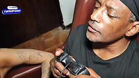 negão gringo playing video game while the loirinha gives him pussy