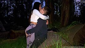 Queria Orinar En El Bosque Y Logre Convencer A Mi Mejor Amiga Para Hacer Un Video Porno Casi Nos Pillan A Medio Palo