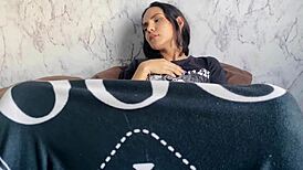 encuentro a mi novia masturbandose y termina follandome - porno en español