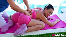 Stunning Fitness Babe Sandy Love Doing Her Intense Workout