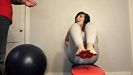 i love watching this squirting compilation in yoga pants