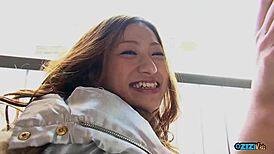 破洞牛仔裤骚货鸡巴从洞猛插😈