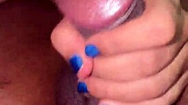 Hot babe gives blowjob to her boyfriend 😘