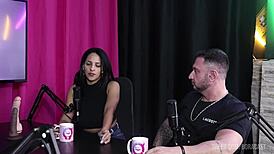 Duas Gostosas Com Os Peitos De Fora Fazem Boquete E Tem A Buceta Fodida Gemendo Gostoso E Ficando Molhadinhas - Bruna Carlos Matheus Caetano Kel Abate E Bruno Abate Watch On Sheer Red