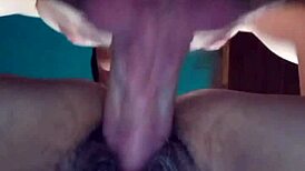 joven folla a anciana real en estilo perrito