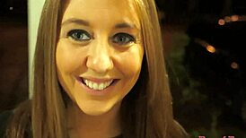 蓝眼辣妹奥特姆吸屌换湿屄猛捅