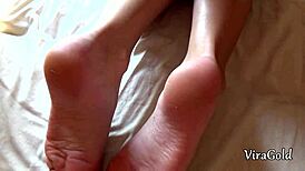 度假辣妹Polly速战速决射满屁股