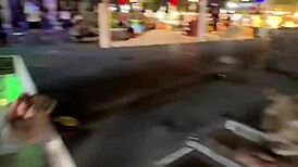 泰国疯狂猫娘喂流浪猫没啥看头