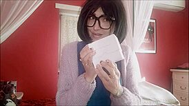 Chantal squirts intensely with her new sex toy