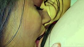 Ana Miller和Karen Oliver一起享受闺蜜玩乐