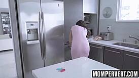 可爱穿环后妈小奶18+贾文德蒂 吞屌后骑乘禁忌继子 女上位狂摇