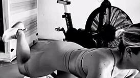 Creeper msacs performs a routine workout session