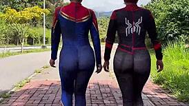 Apasionada Mujer Araña Squirts During Anal Fuck with Boyfriend's Lover