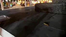 泰国疯狂猫娘喂流浪猫没啥看头