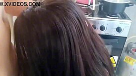 meio enteado me viu na cozinha