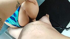 泳池撩到骚妹去公寓假喝咖啡真猛干她