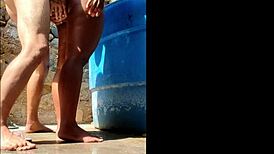 me salio caro bañarme en el patio termine con el culo full de semen