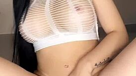 拉丁骚货玩最爱假屌自慰