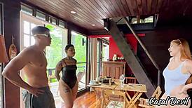 猜猜啥？女友逛街时我带辣妹回家干！