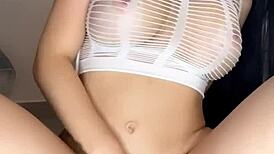 拉丁骚货玩最爱假屌自慰