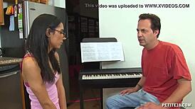 Teen Babes Pays For Her Lesson Offering Her Pussy