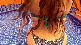 atrapo en la piscina a desconocida golosa de culo enorme y le clavo la verga directo al co�o