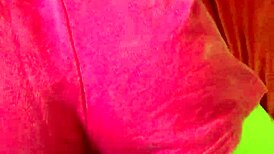 Meu padrasto me dá anal fora da minha casa e eles nos pegam sex toy