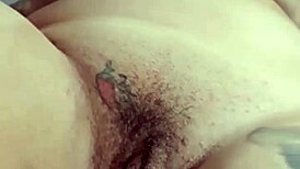 Ruiva safada depila a buceta pra levar rola e leitinho na cara do vizinho casado