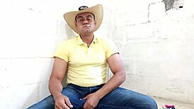 Yuri Gaúcho - Agroboy Super Dotado Esguichando Porra Da Pica Grossa - Urso Brasileiro Gozando Forte!