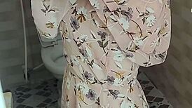 Fat Housewife Flashes Ass in Public