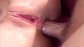 忍不住金发骚货谢伊·斯威特后入骑屌再肛转口穿高跟