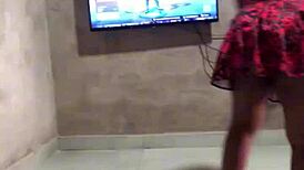 Fui jogar videogame ele nao se aguentou de tesao me chupou e gozou gostoso