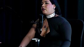 Massage starts hourly but ends with her sucking sitting and grinding on client