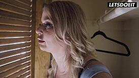 哟继妈加入继女女友浪舔骚屄！！