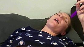 pink toy fucking my tight pussy?