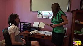 bossy brunette lesbo facesits lazy worker with intense pussy tribbing