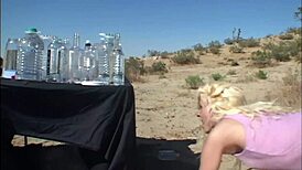 戴手套拉丁大屁股妹遭粗暴黑人大屌肛爆