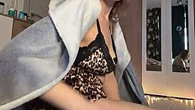 webcam teen fists pussy doggystyle hard