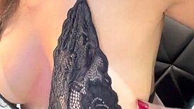 que garota linda licks pussy to screaming orgasm in hot cunilingus